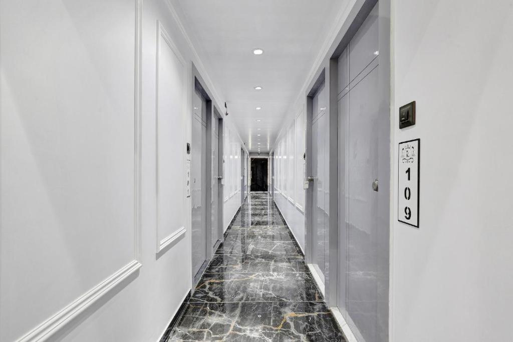 Hotel The Lowell Сурат Экстерьер фото