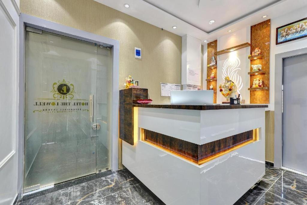 Hotel The Lowell Сурат Экстерьер фото