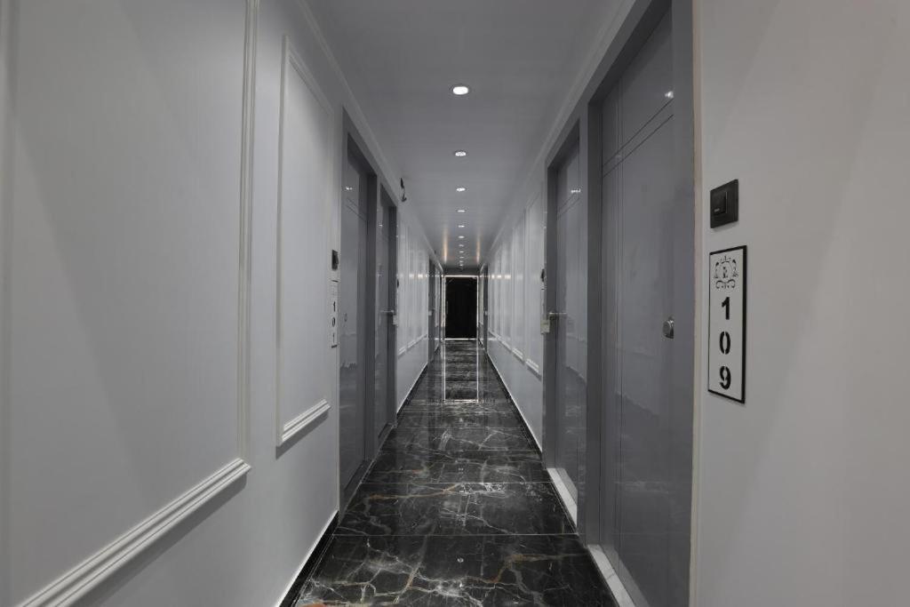 Hotel The Lowell Сурат Экстерьер фото